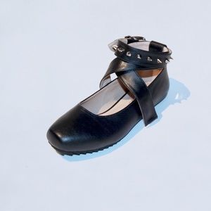 Deandri. Size 6. Black Ballet Shoes. Spike Staps